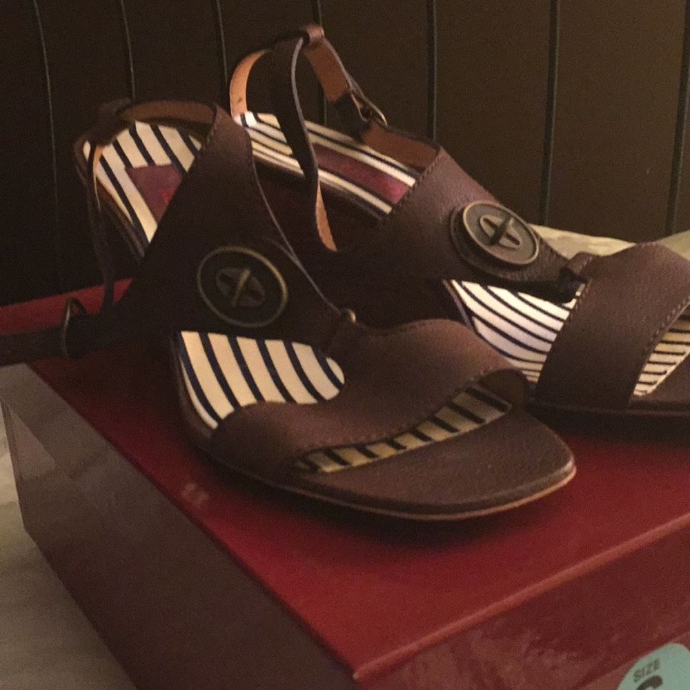 Women’s sandals